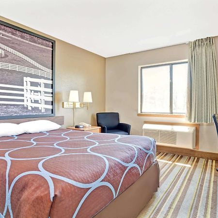 Super 8 By Wyndham Louisville Airport מראה חיצוני תמונה