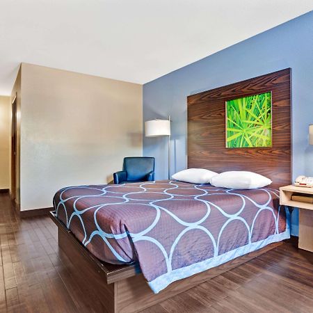 Super 8 By Wyndham Louisville Airport מראה חיצוני תמונה