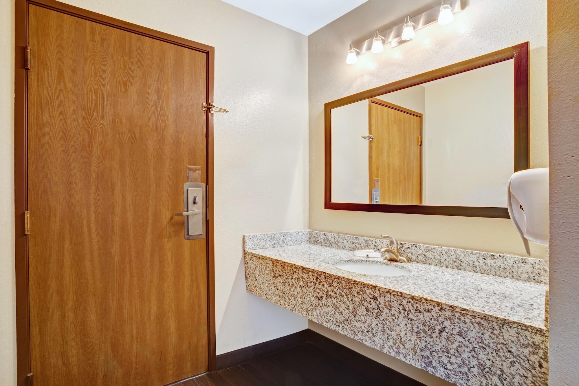 Super 8 By Wyndham Louisville Airport מראה חיצוני תמונה