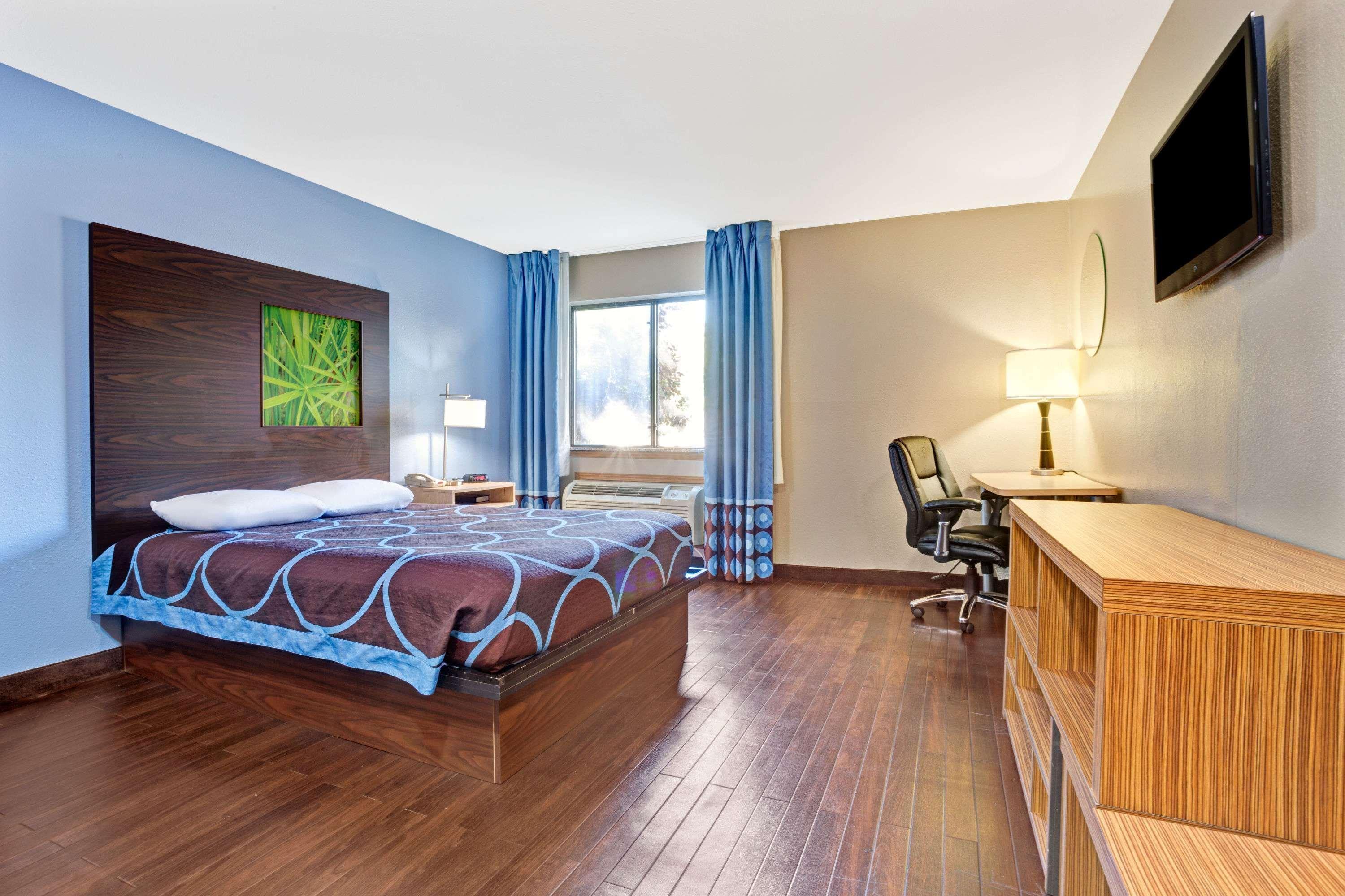 Super 8 By Wyndham Louisville Airport מראה חיצוני תמונה