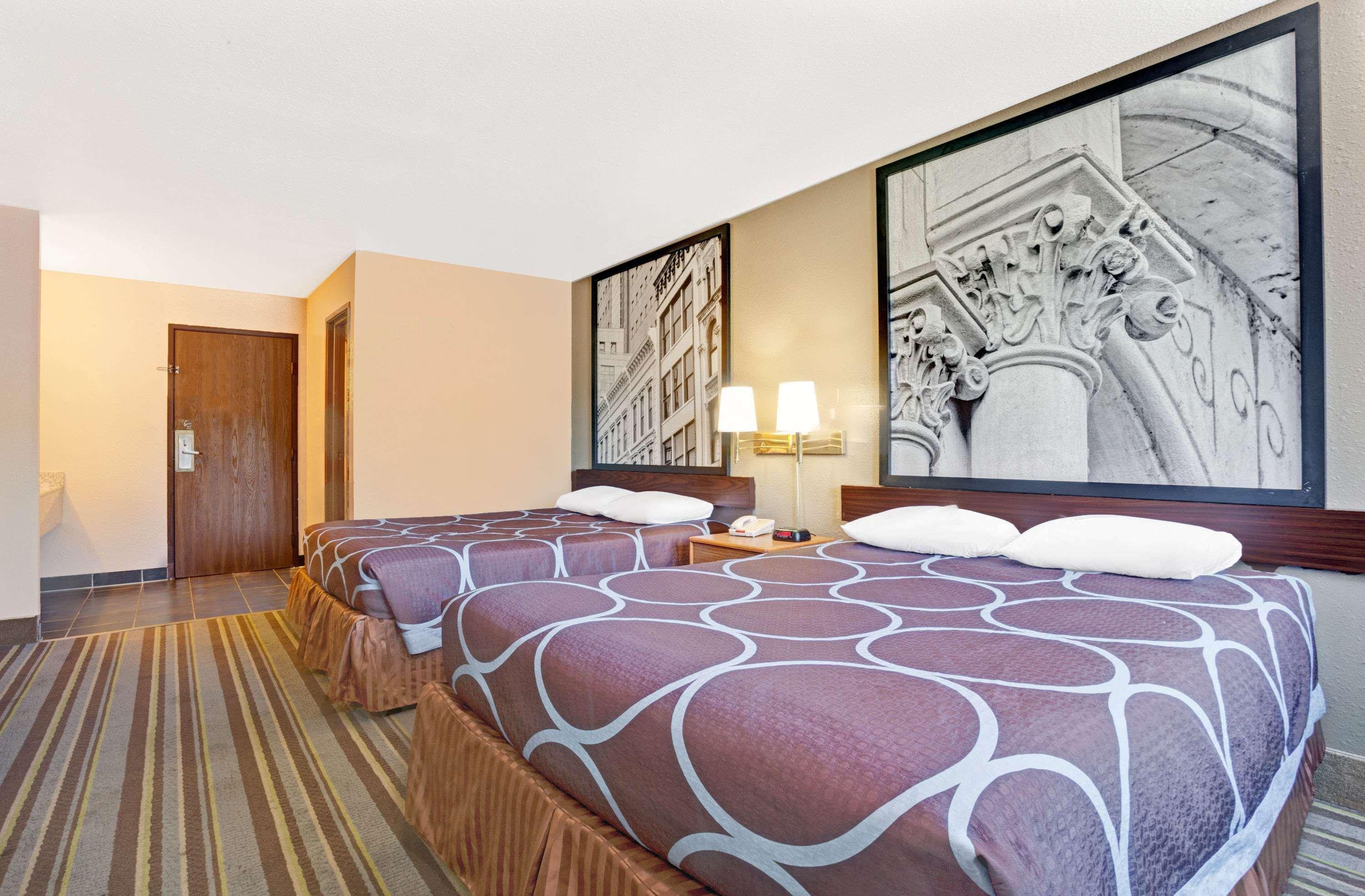 Super 8 By Wyndham Louisville Airport מראה חיצוני תמונה