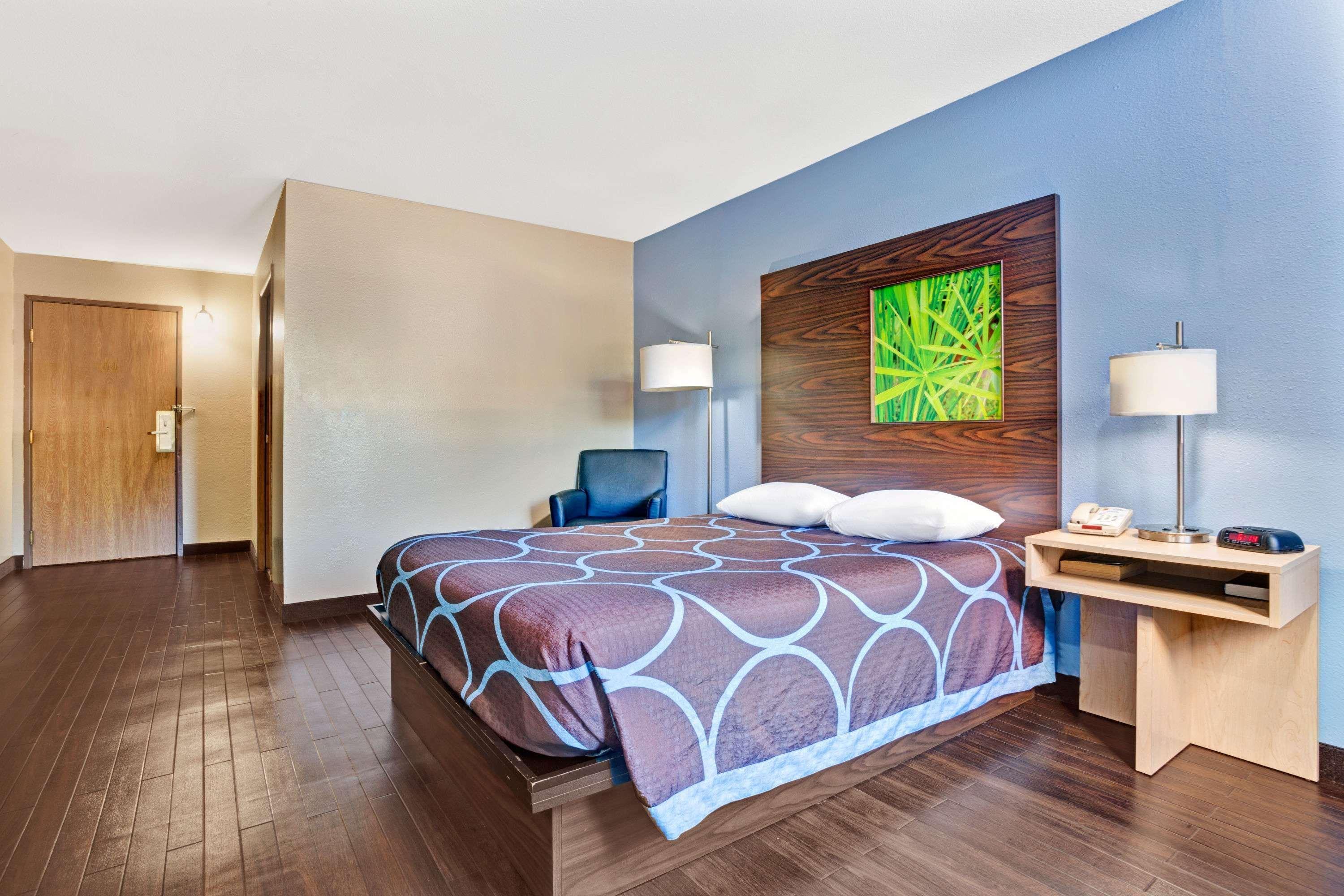 Super 8 By Wyndham Louisville Airport מראה חיצוני תמונה