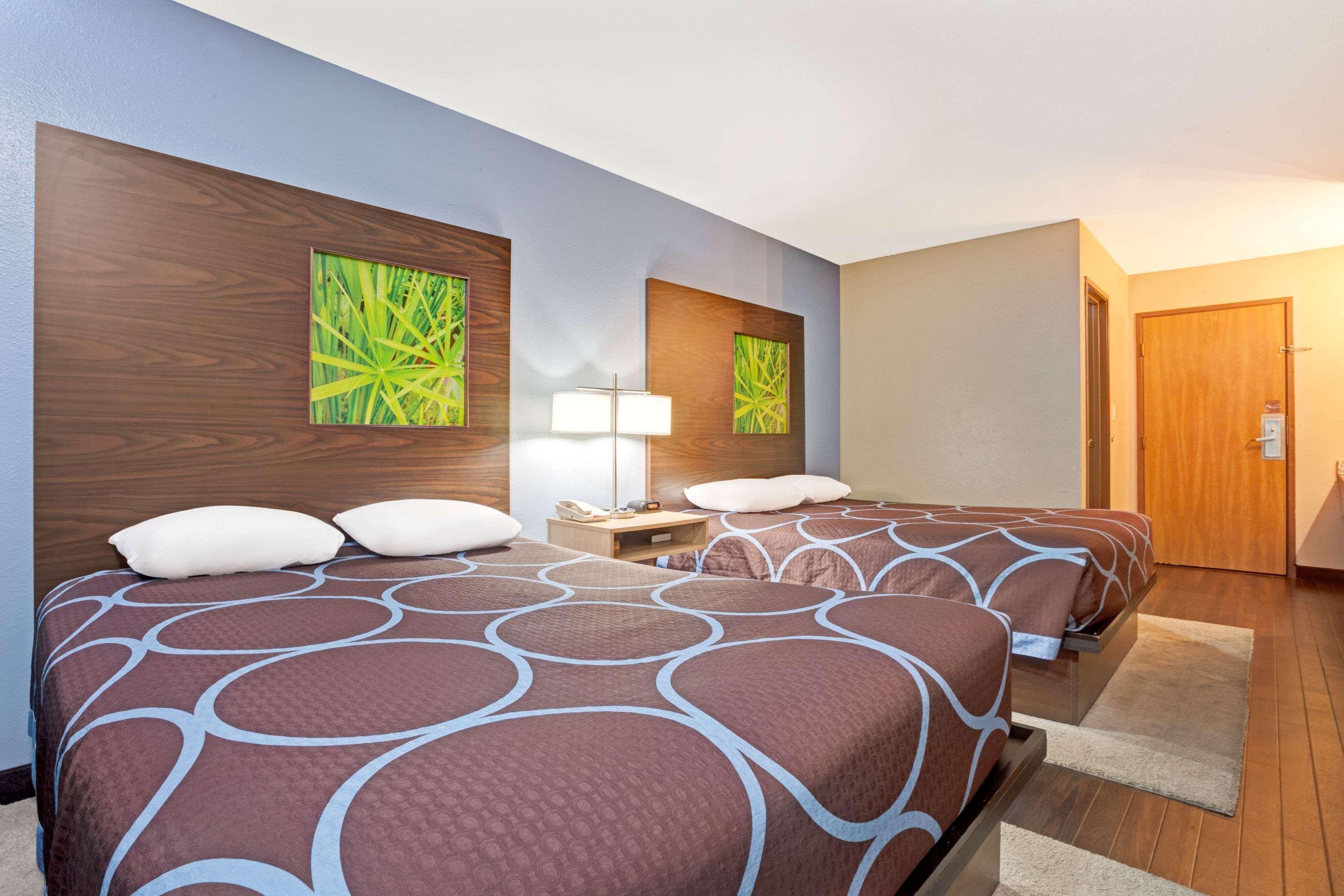 Super 8 By Wyndham Louisville Airport מראה חיצוני תמונה