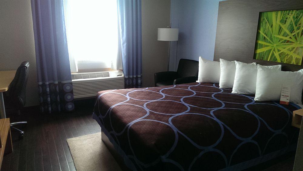 Super 8 By Wyndham Louisville Airport מראה חיצוני תמונה