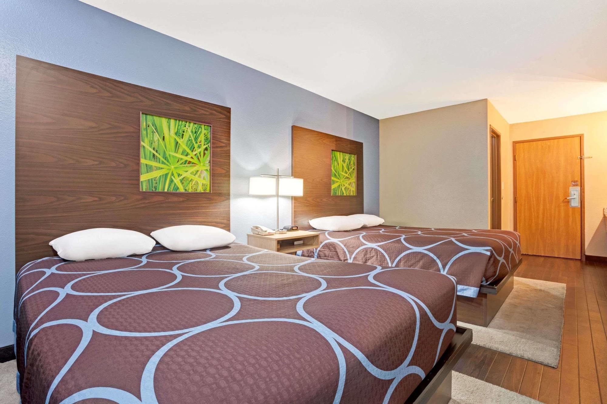 Super 8 By Wyndham Louisville Airport מראה חיצוני תמונה